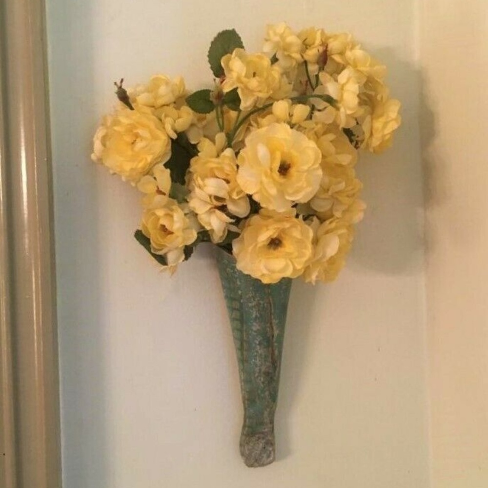 Pretty Ceramic Wall Pocket Vase Yellow Flowers